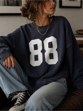 Oversized Navy Sweatshirt with White '88' Graphic